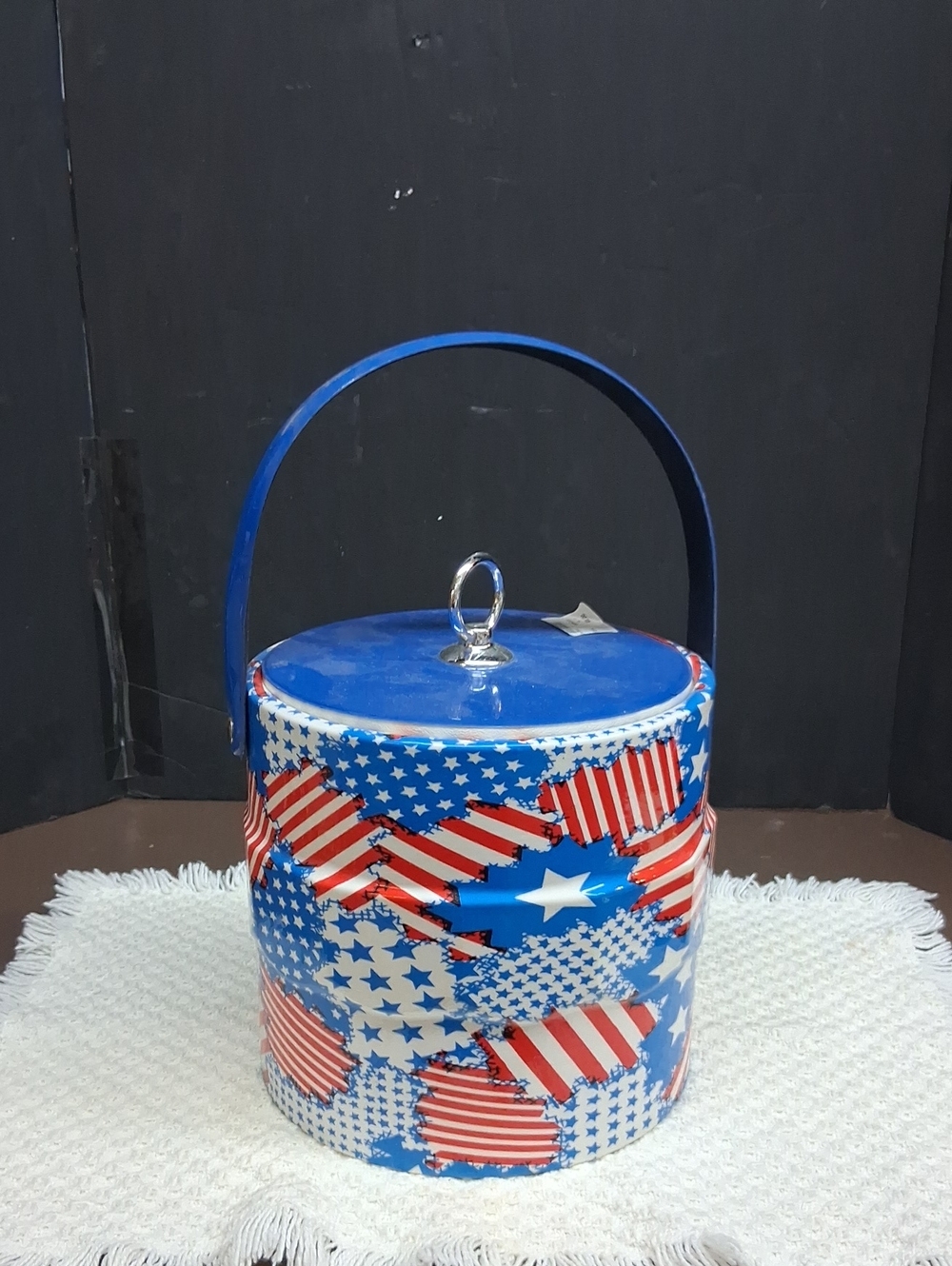 Patriotic Mr. Ice Bucket features a vibrant USA flag pattern& sturdy blue handle